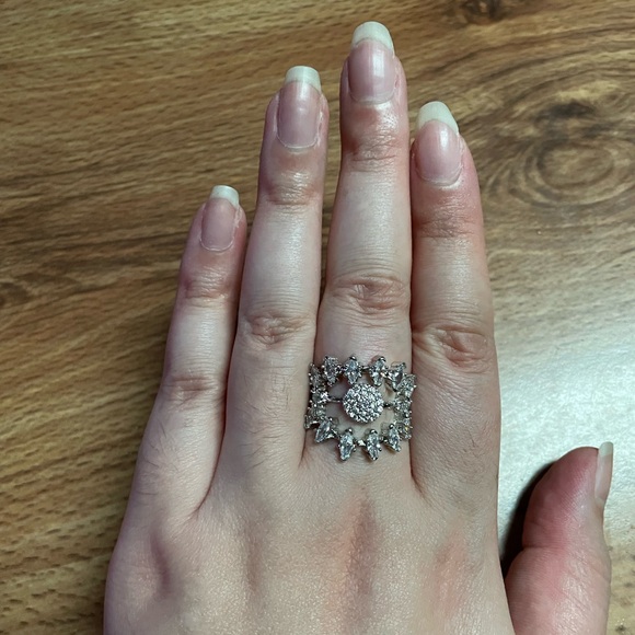 Unique Ring - Picture 9 of 11